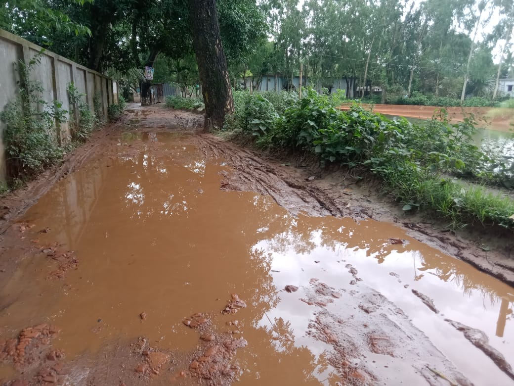 সরাইলে খানাখন্দে ভরা সড়কে চরম ভোগান্তি, সংস্কারের দাবি হাজারো মানুষের