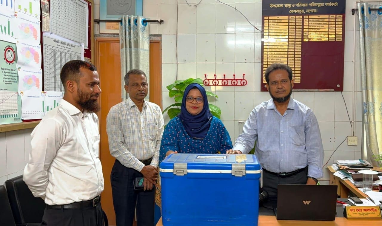 কেশবপুর হাসপাতালে জলাতঙ্ক রোগের ভ্যাকসিন দিল উপজেলা প্রশাসন
