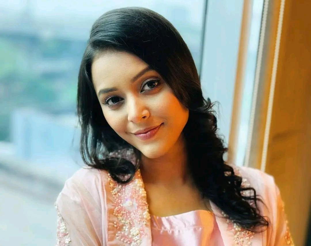 অভিনয়ে দ্যুতি ছড়াচ্ছেন সাবরিন আজাদ