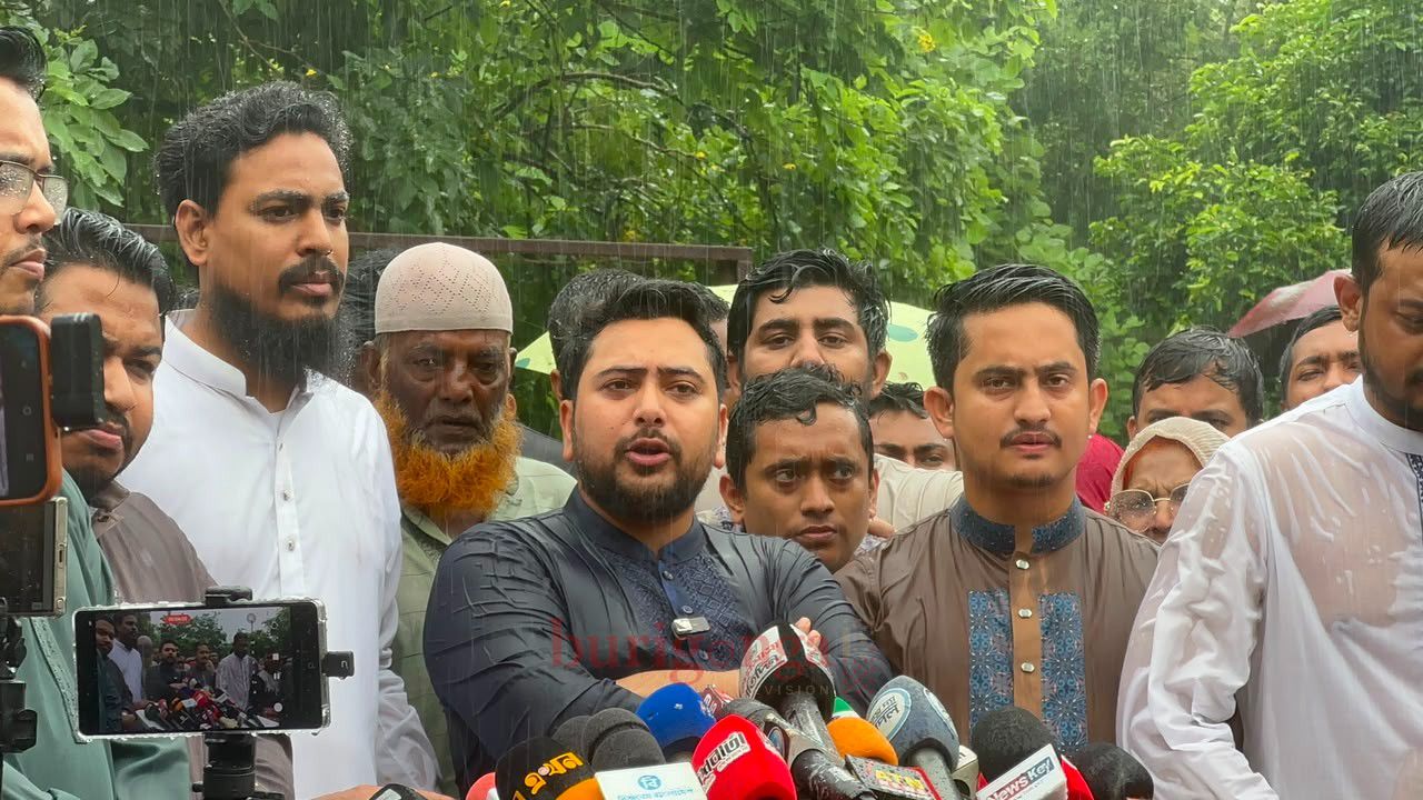 ৫ আগস্টের মধ্যে জুলাই স্মৃতি জাদুঘর খুলে না দিলে জনগণই খুলে দেবে: নাহিদ ইসলাম