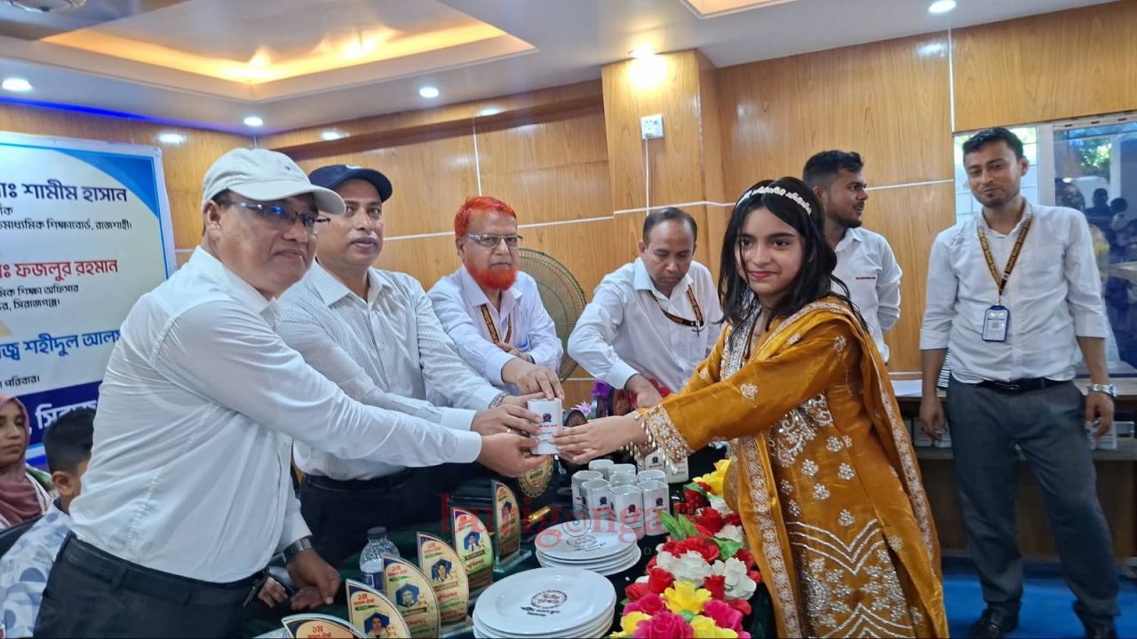 সিরাজগঞ্জে শহীদ মডেল স্কুলের প্রথম সাময়িক পরীক্ষার পুরস্কার বিতরণ ও সাংস্কৃতিক অনুষ্ঠান