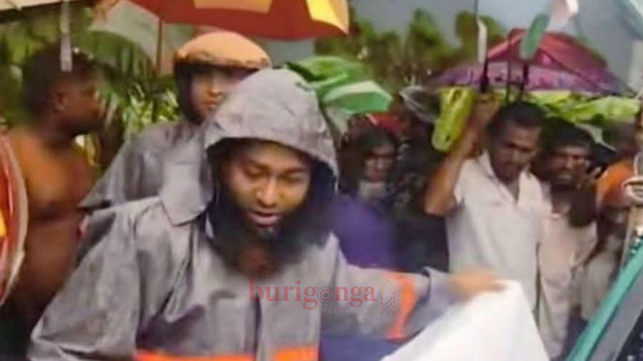 দিনাজপুরের নবাবগঞ্জে অটোরিকশার ওপর গাছ উপড়ে পড়ে চালক নিহত