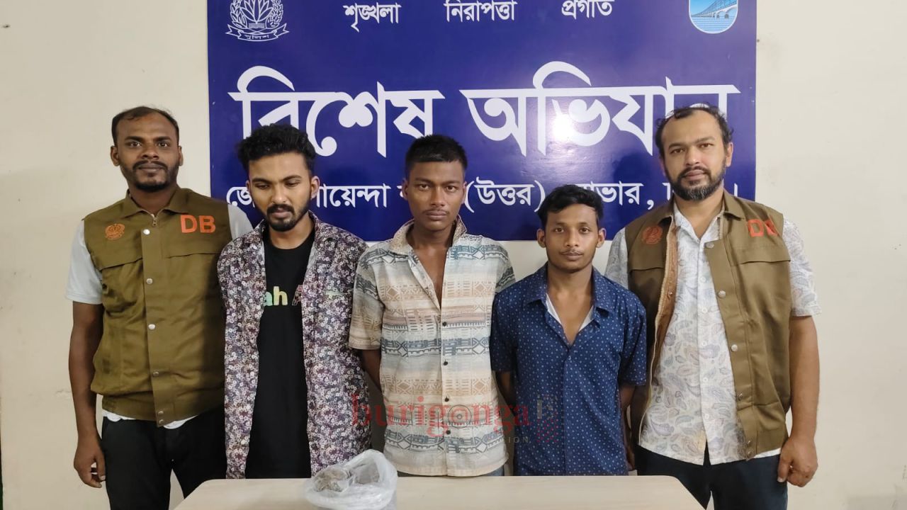 আশুলিয়ায় ইয়াবা, হিরোইন ও গাঁজাসহ ৩ মাদক ব্যবসায়ীকে গ্রেফতার করেছে ডিবি 