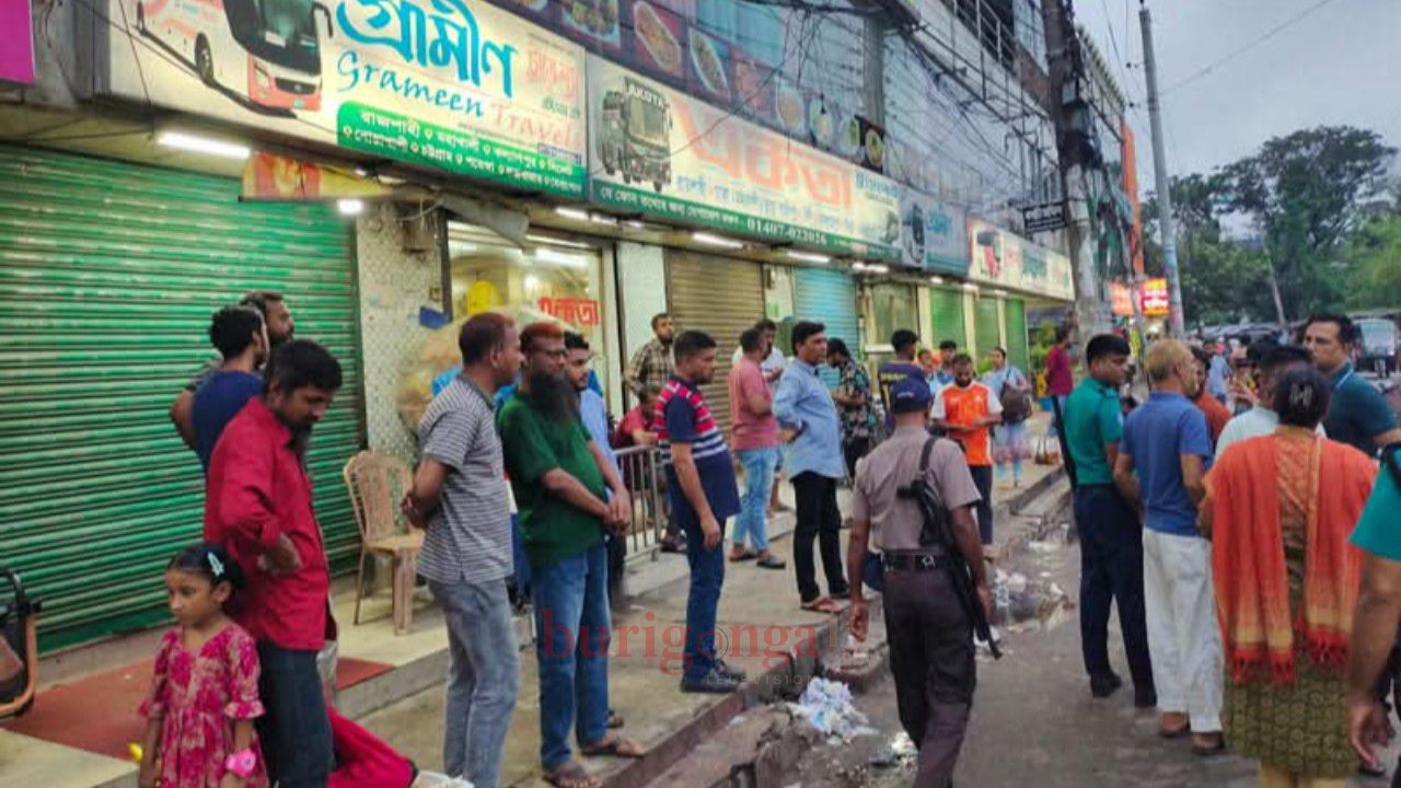 রাজশাহীতে বাস চলাচল বন্ধ, ডিসি'র প্রস্তাব নাকচ