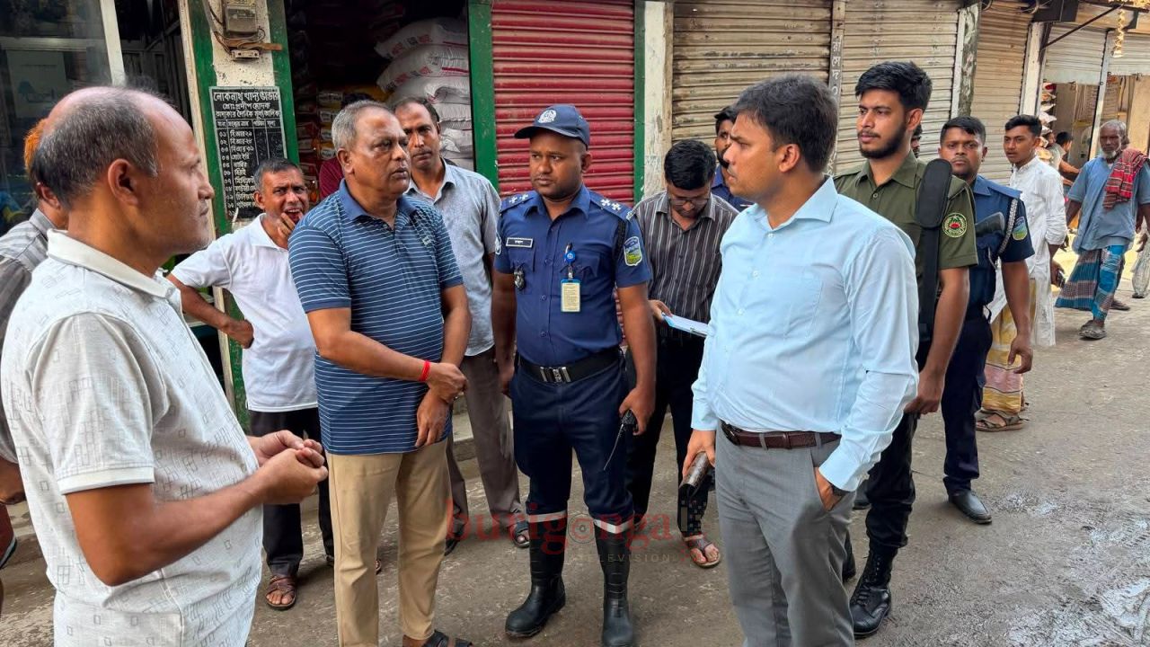 ত্রিশাল বাজারে অনুমোদন ছাড়া বহুতল ভবন নির্মাণ, ভবন মালিকের লাখ টাকা জরিমানা