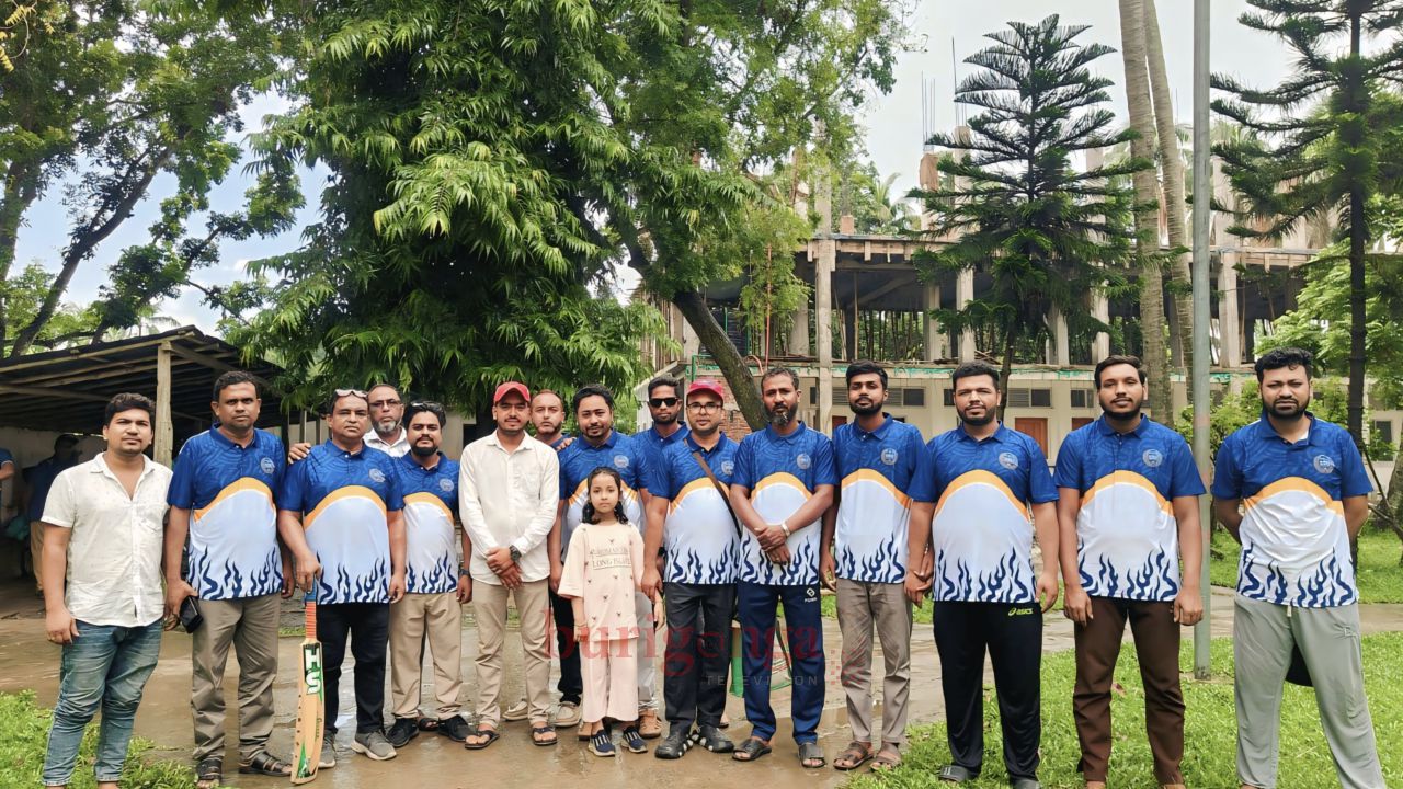 সিংড়ায় উৎসবমুখর পরিবেশে প্রশাসন ও  সাংবাদিক প্রীতি ক্রিকেট ম্যাচ অনুষ্ঠিত