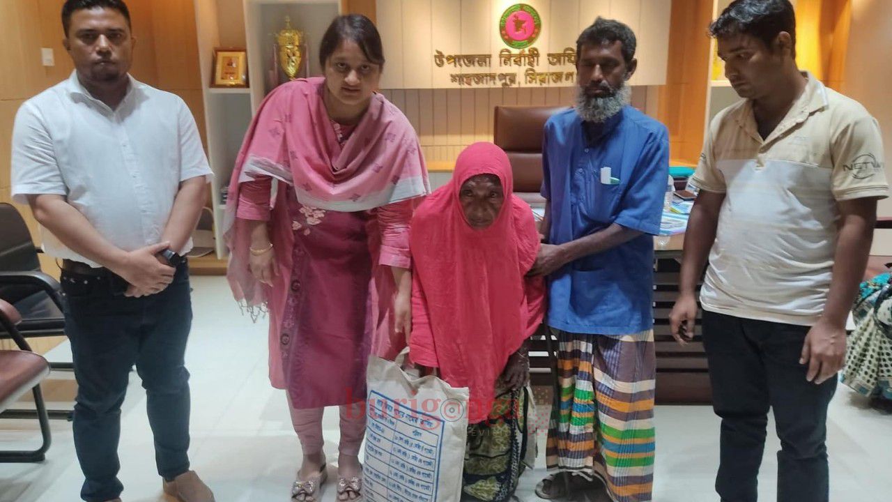 শাহাজাদপুরে শতবর্ষী নারীর পাশে উপজেলা প্রশাসন ‎