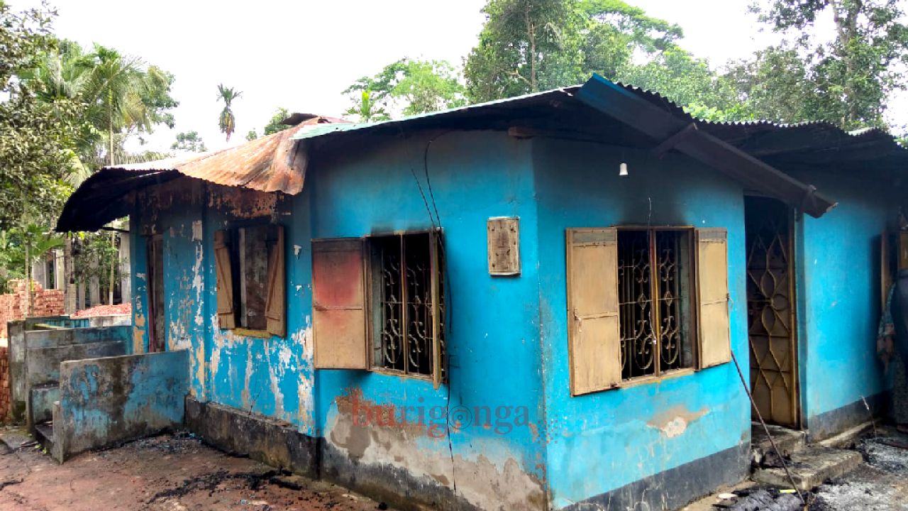 কুমিল্লার চৌদ্দগ্রামে আগুনে পুড়লো ইউএনওর বসতঘর