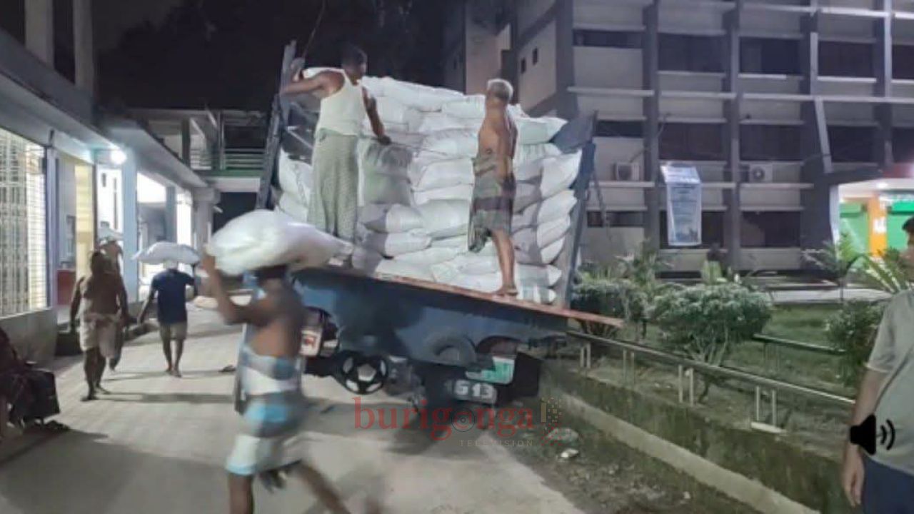ঠাকুরগাঁওয়ে প্রায় ৪ লাখ টাকার ডিএপি সার জব্দ, চালক-হেলপারকে জরিমানা