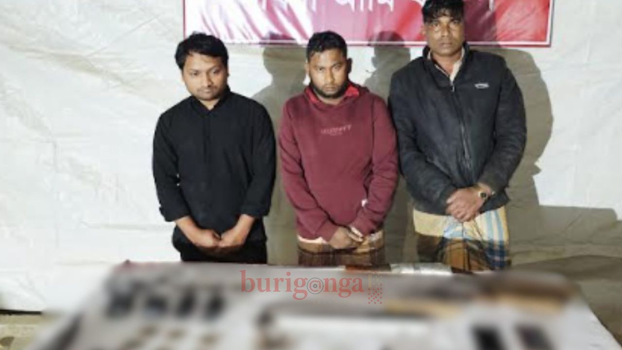 কক্সবাজারে যৌথ অভিযানে অস্ত্র-গুলিসহ আটক ৩