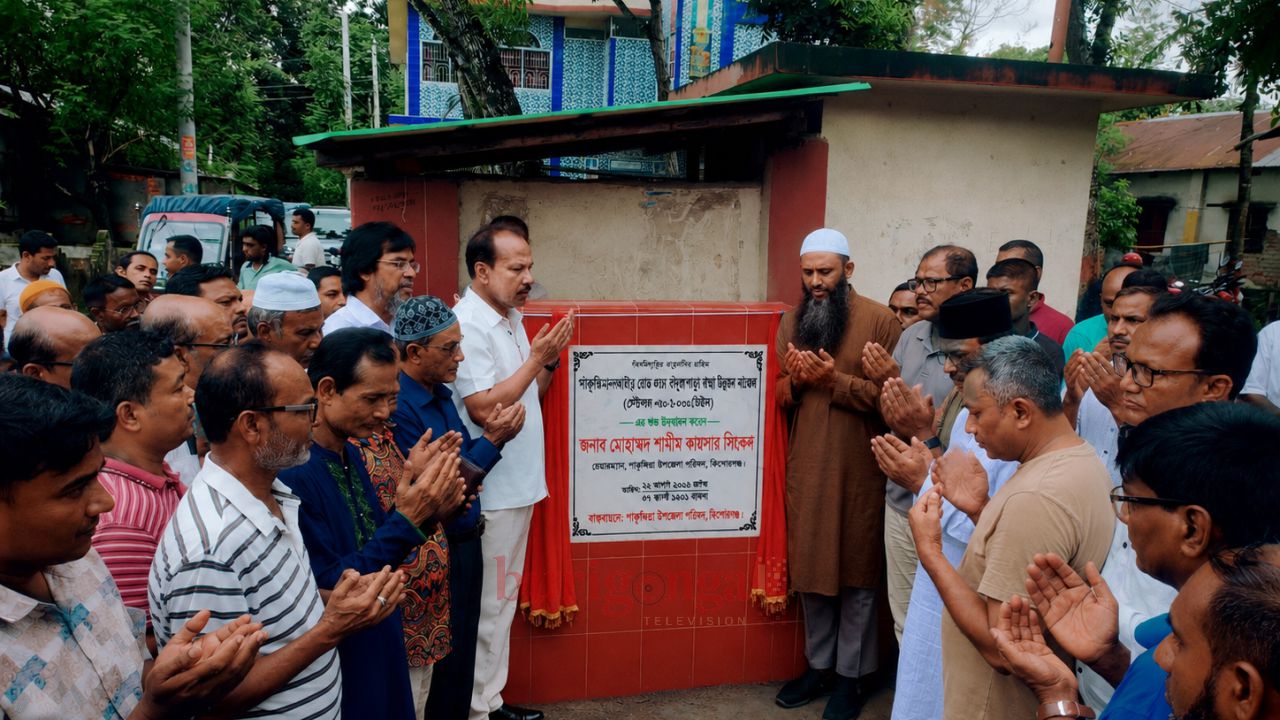 গাইবান্ধা,গোবিন্দগঞ্জে ৩ কোটি টাকা ব্যয়ে দুটি সড়ক উন্নয়ন কাজের উদ্বোধন, 