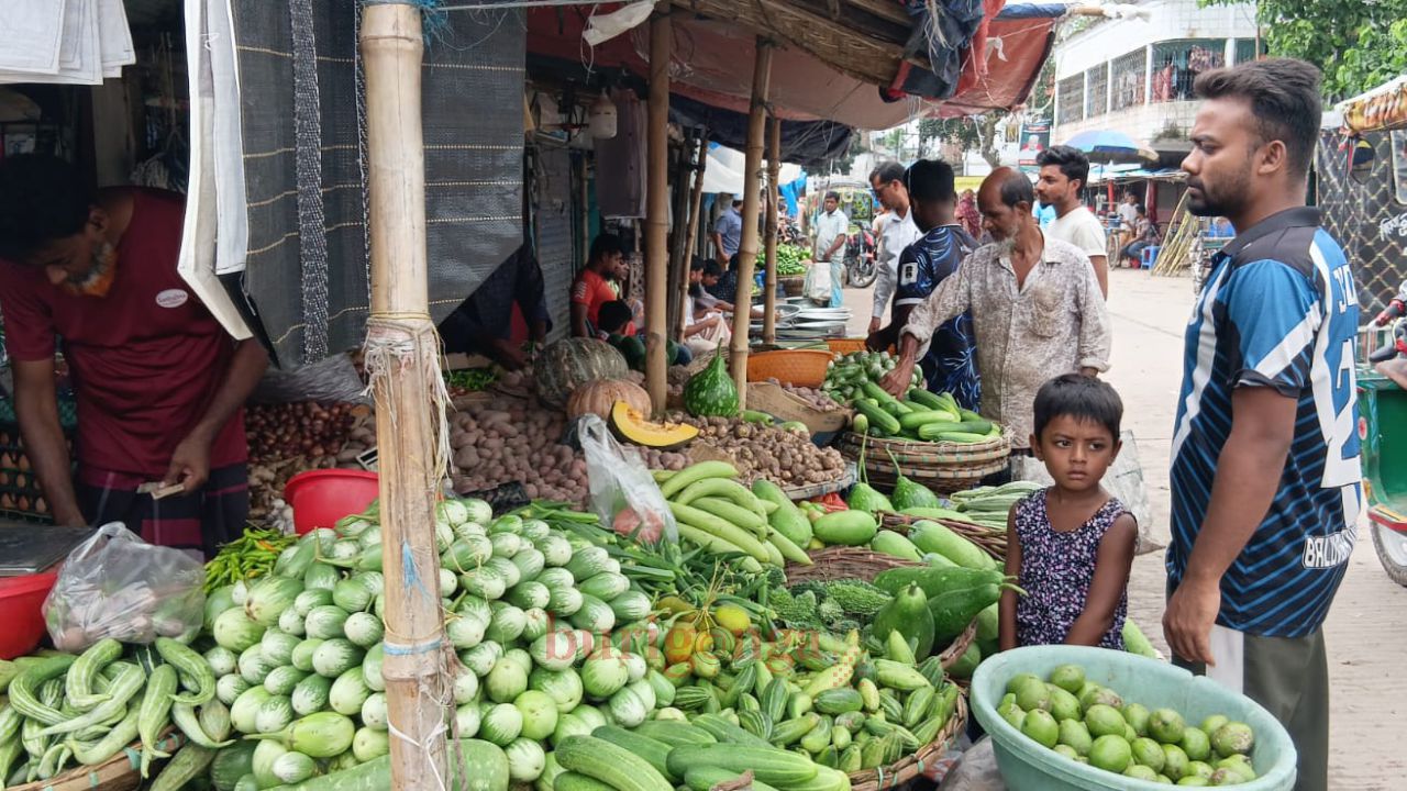 সিংড়ায় সবজির দামে লাগামহীন ঊর্ধ্বগতি, প্রশাসনের নজরদারি দাবি
