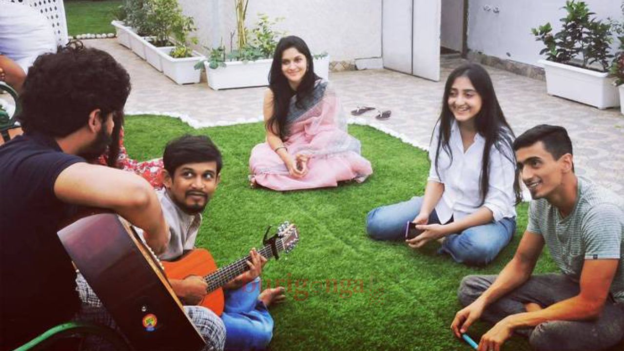 আড্ডা জীবনের চলার পথের টনিক হয়ে কাজ করে 