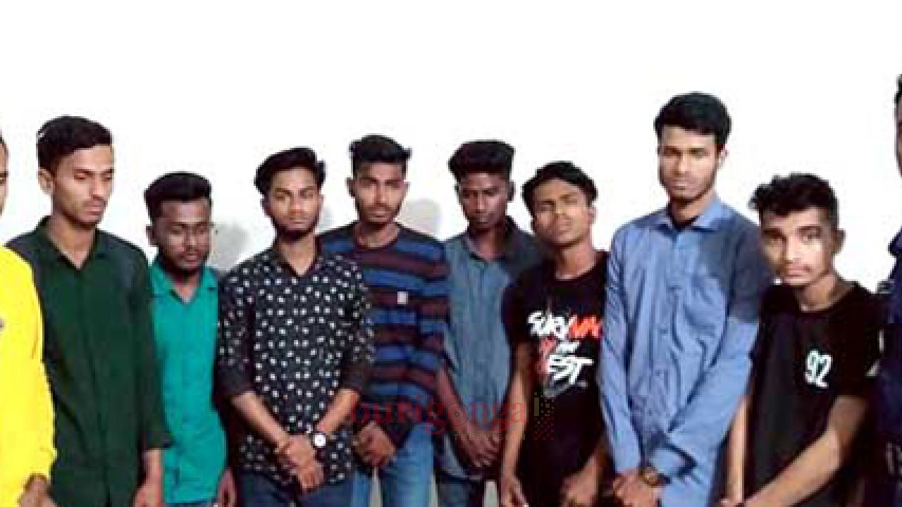 স্কুল বন্ধুদের সাথের স্মৃতি কোনো দিন ভূলবার নয় -ভুলতেও চাইনা 