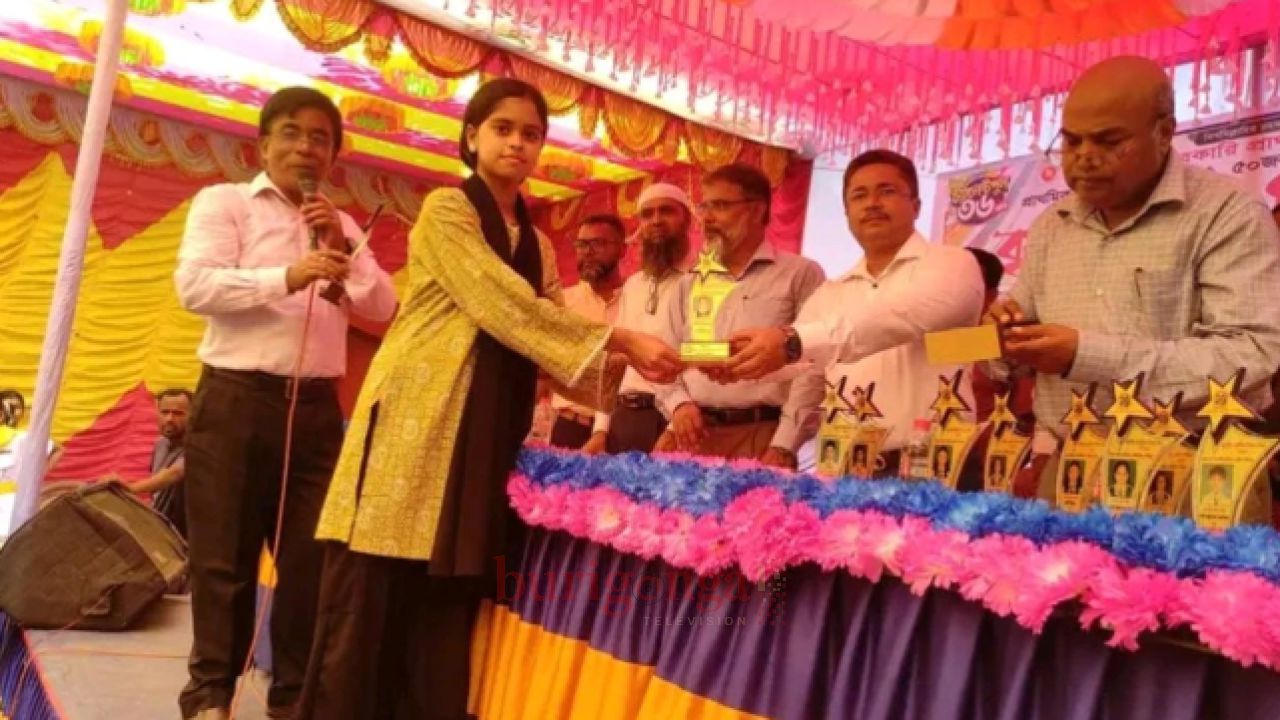উল্লাপাড়া সরকারি প্রাথমিক বিদ্যালয়ে ৫০ কৃতি শিক্ষার্থীকে সংবর্ধনা