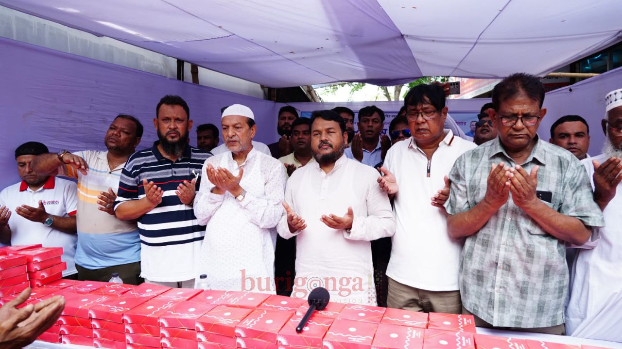 সাবেক প্রধানমন্ত্রী দেশনেত্রী মরহুমা বেগম খালেদা জিয়ার ৮২তম জন্মদিন উপলক্ষে রাজশাহীতে দোয়া ও দুঃস্থদের মাঝে খাবার বিতরণ