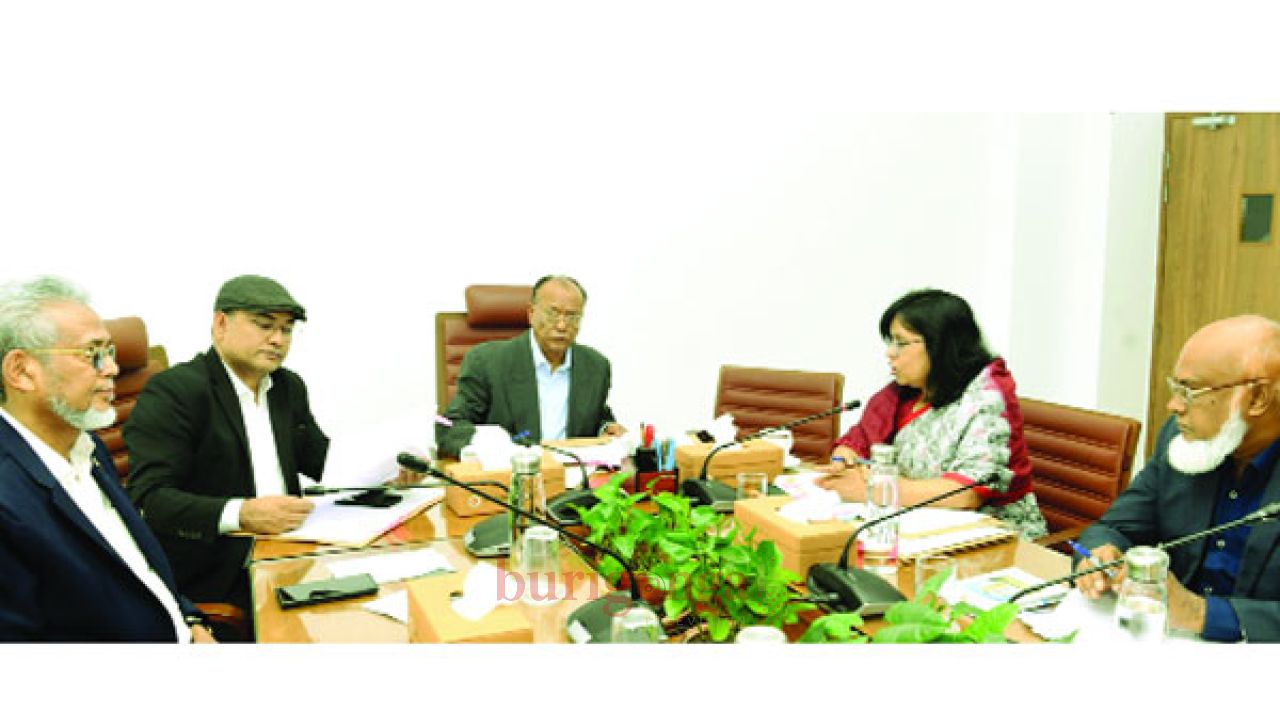 পরিবেশবন্ধাব নির্মাণ সামগ্রী ব্যবহার বৃদ্ধির বিষয় নিয়ে অনুষ্ঠিত সভায় পরিবেশমন্ত্রী আবদুল আউয়াল মিন্টু বক্তব্য রাখেন : পিআইডি