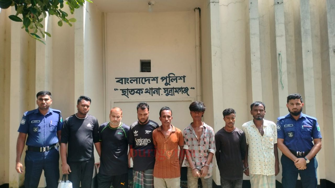 ভারতীয়  ফুচকা  উদ্ধার  ছাতকে বিভিন্ন মামলায় থানা পুলিশের অভিযানে ৬ জন আসামি গ্রেফতার 