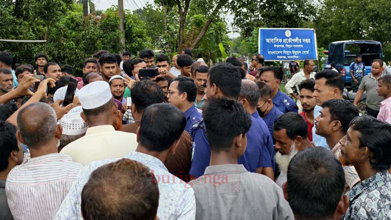 ঈশ্বরগঞ্জে বিদ্যুৎ না পেয়ে পিডিবি অফিসে গ্রাহকের হামলা