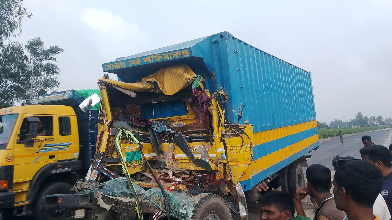 রায়গঞ্জে ডাম্প ট্রাকের ধাক্কায় চালক নিহত