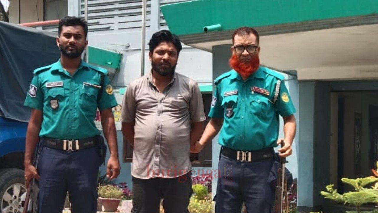 সিকিউরিটি গার্ডকে মারধর ও ছুরি ধরে হত্যার হুমকি