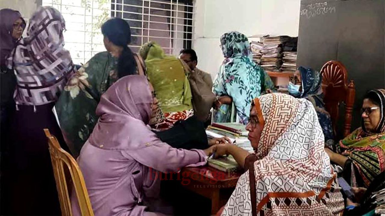 নান্দাইলে তদন্তের দিন শিক্ষা অফিসে শতাধিক শিক্ষকের ভিড়