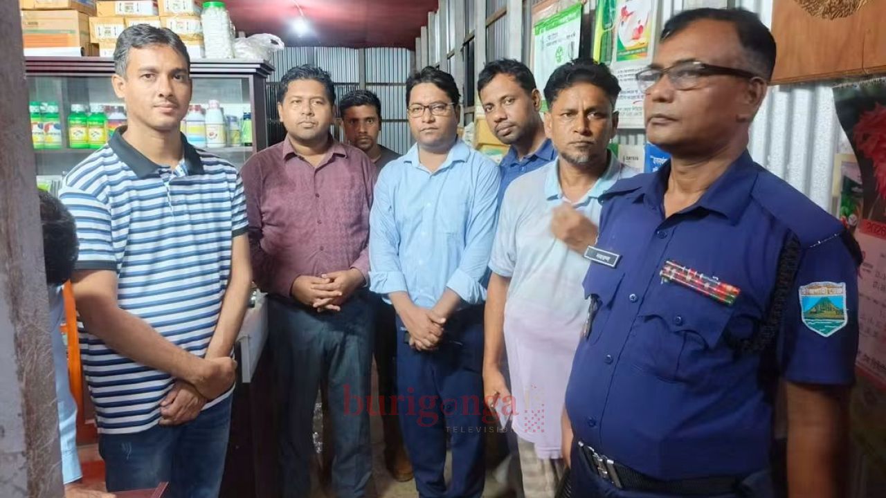সিংড়ায় অবৈধ সার বালাইনাশক মজুদ, দুই ব্যবসায়ীকে ৯০ হাজার টাকা জরিমানা