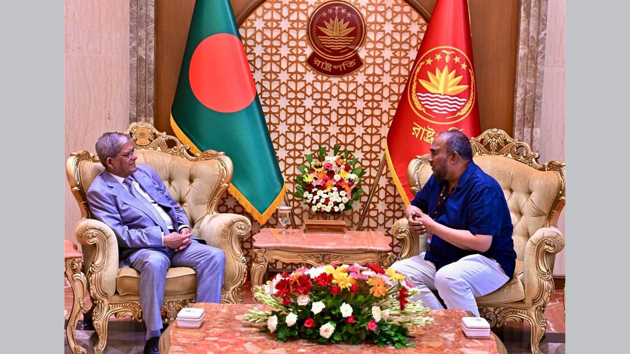বঙ্গভবনে সৌজন্য সাক্ষাৎ সিসিক প্রশাসকের