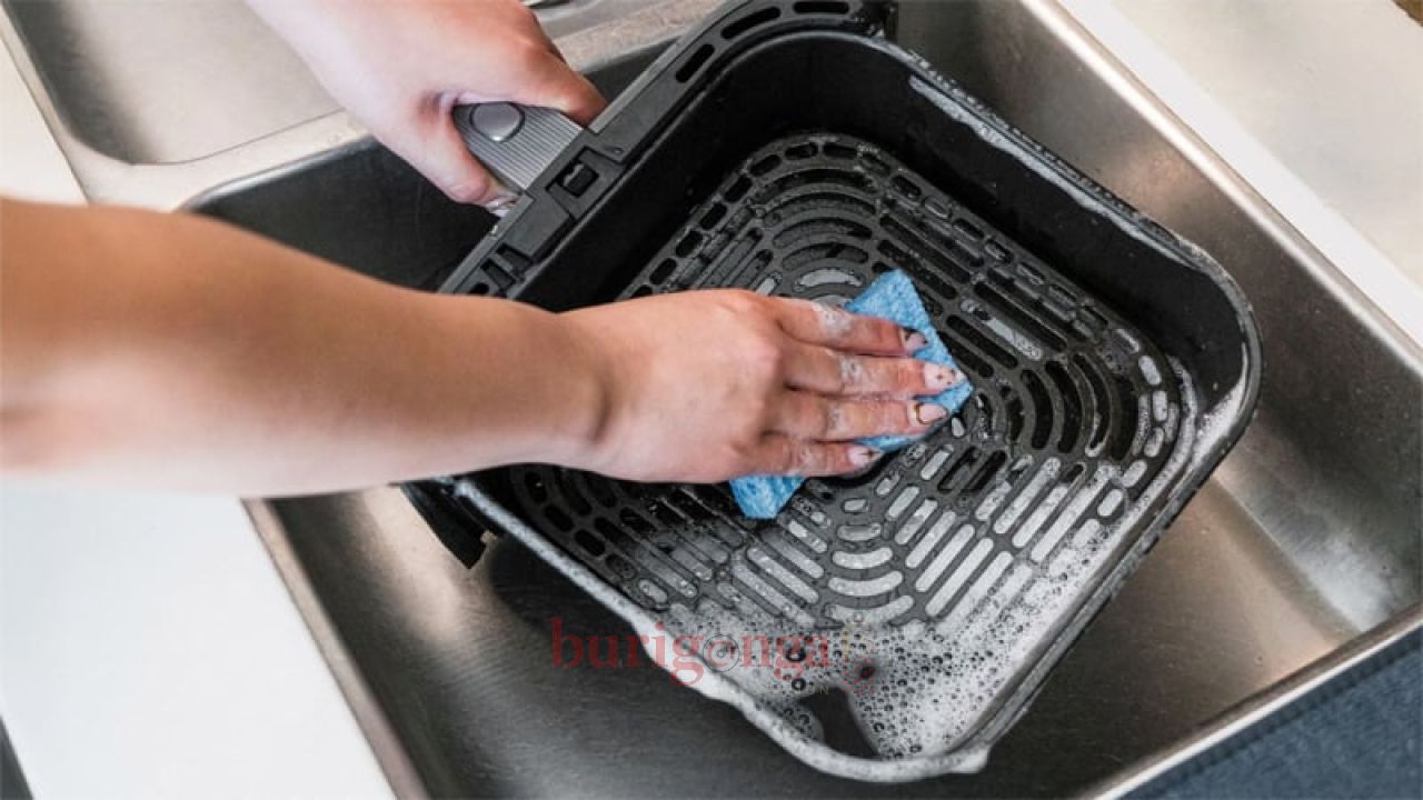 এয়ার ফ্রায়ার পরিষ্কারের সহজ কৌশল