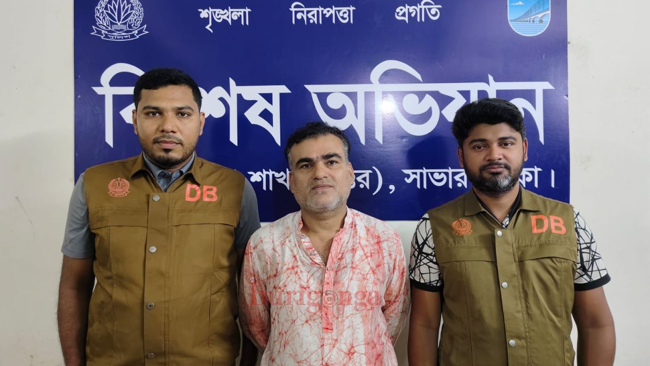 ঢাকা জেলা ডিবি পুলিশ আন্তঃজেলা ডাকাতকে গ্রেপ্তার করেছে 
