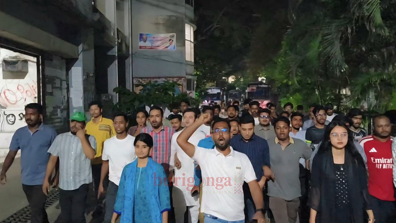 আওয়ামী লীগের ‘লকডাউন’ কর্মসূচির প্রতিবাদে জবি ছাত্রদলের বিক্ষোভ