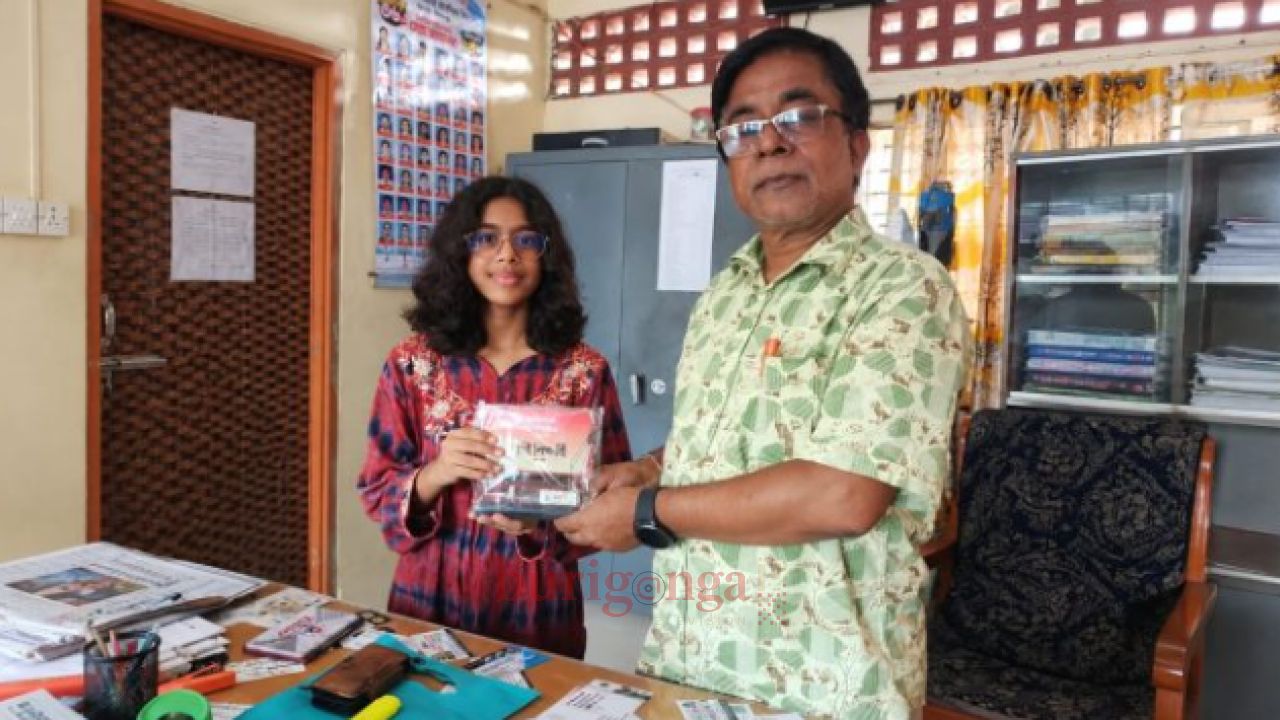 ম্যাথ অলিম্পিয়াডে দেশ সেরা ২০ জনের তালিকায় উল্লাপাড়ার আনজুম আফরিন