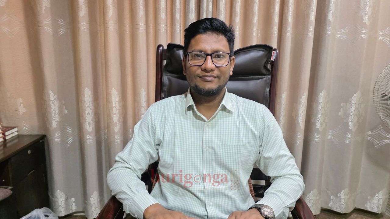 দলিল রেজিস্ট্রেশনের জটিলতা কমাতে ফেসবুকে ব্যতিক্রমী উদ্যোগ শাহজাদপুরের সাব-রেজিস্ট্রার রবিউল ইসলামের