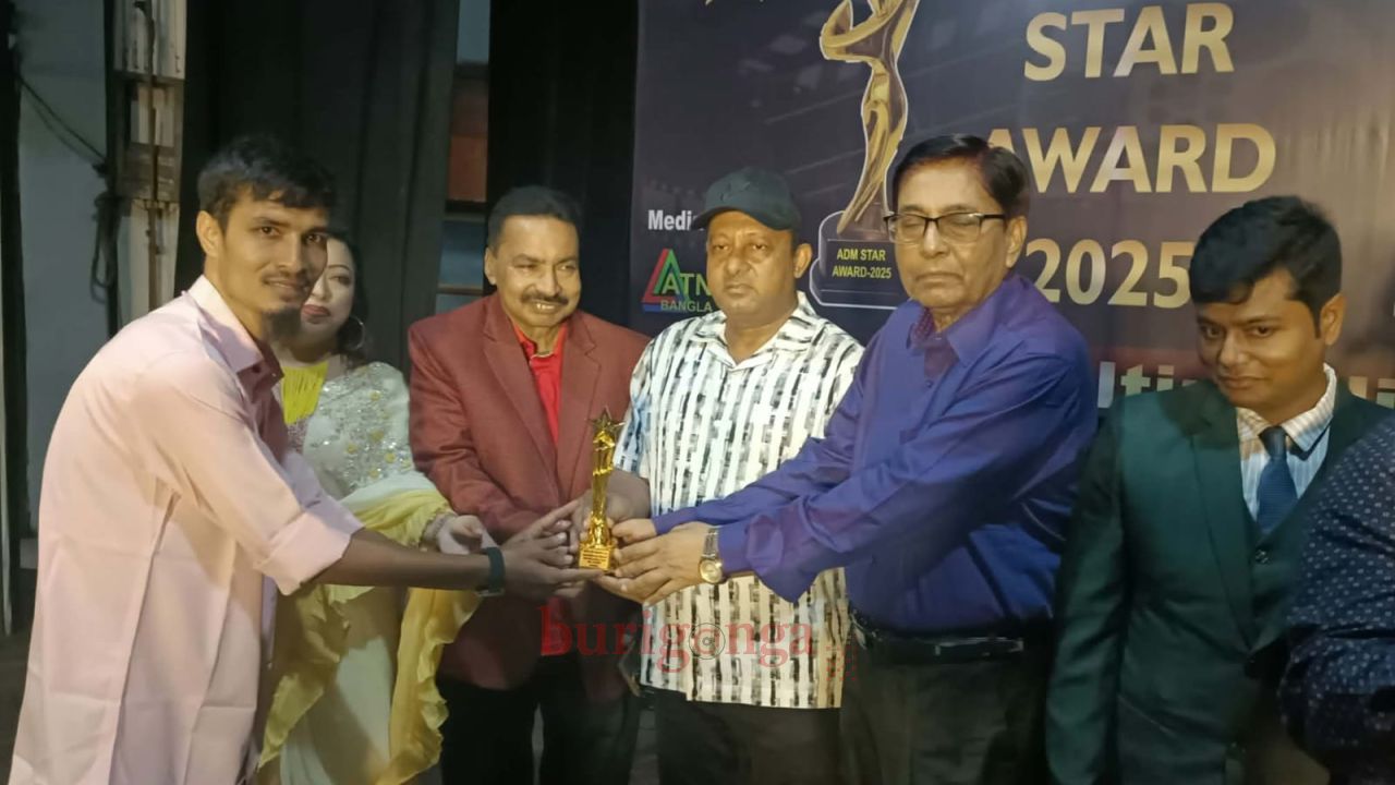 এডিএম স্টার অ্যাওয়ার্ড পেলেন সাংবাদিক ও কলামিস্ট এইচ এম হাকিম