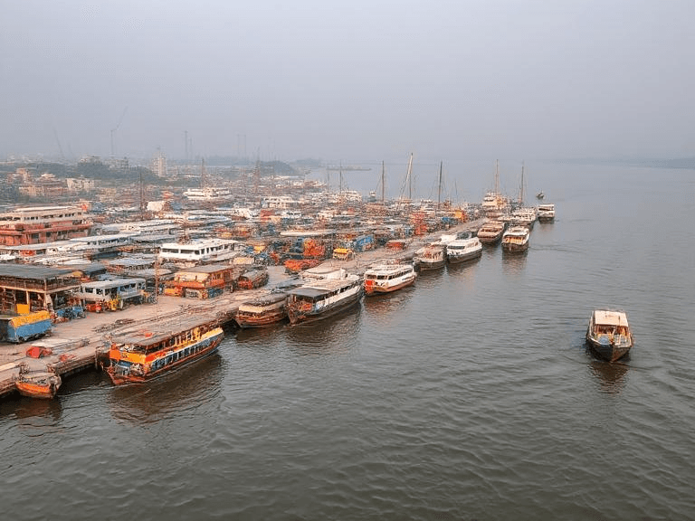 ঢাকা বুড়িগঙ্গা নদীর তীরে অবস্থিত: ইতিহাস, অর্থনীতি এবং পরিবেশের ওপর প্রভাব