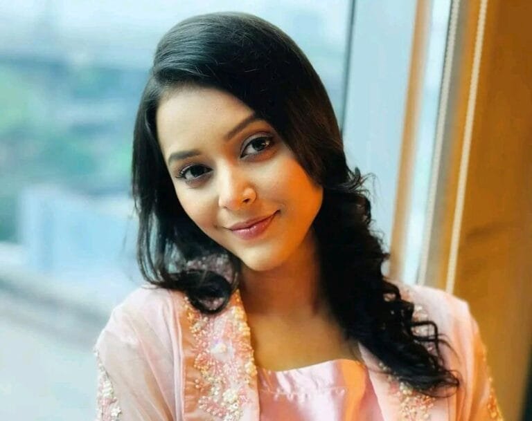 অভিনয়ে দ্যুতি ছড়াচ্ছেন সাবরিন আজাদ